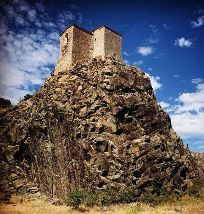 Studio Au Charme Medieval La Garde  Bagian luar foto